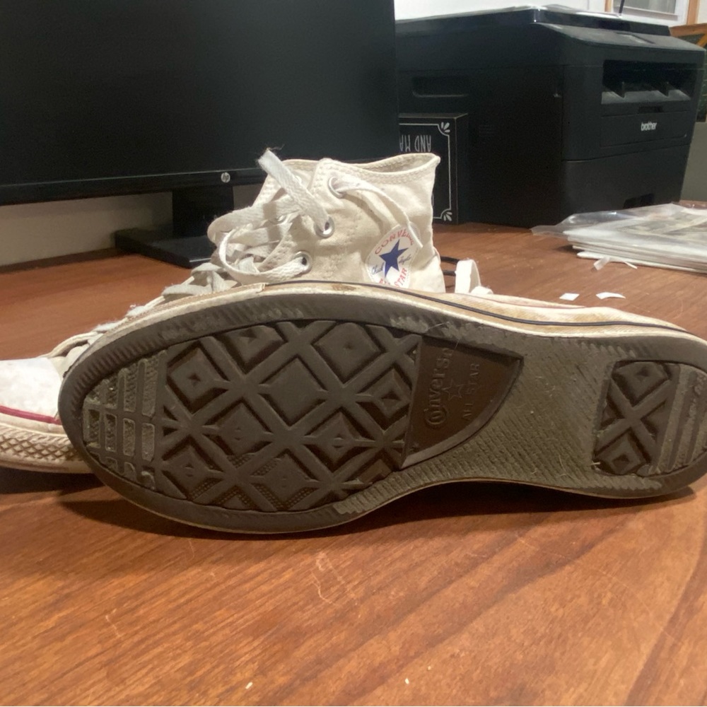 White converse - Picture 3 of 3